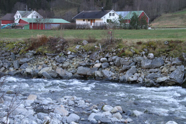 Får ikkje hjelp til plastring av elver