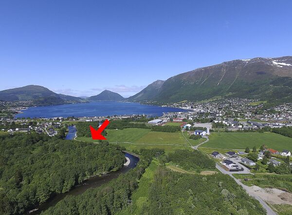 Drukna mann funnen fullt påkledd