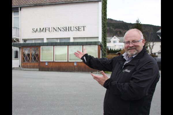 - Ver med og lag folkefest