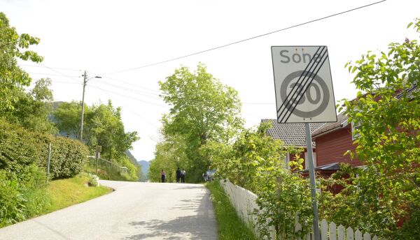 – Dei som køyrer i 50 her må vere gale