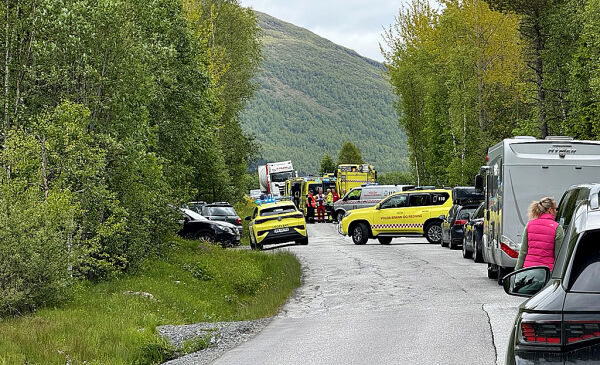 Motorsyklar og bil: Dødsulukke på Rv60