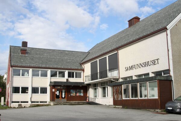 Nesten folketomt på folkemøte