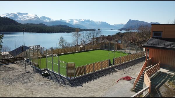 Satsar på miljøvenleg kunstgras