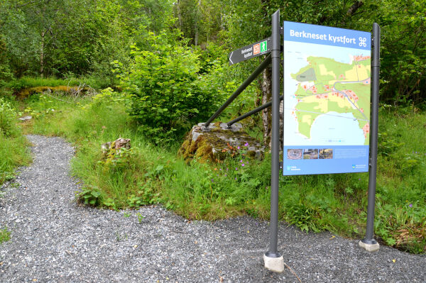 Tilrår statleg sikring av kystfort og parkeringsplass