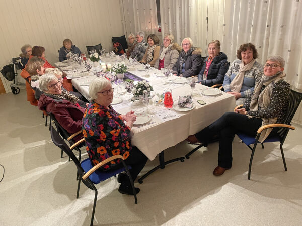 Adventsfest for Vikebygda sanitetslag
