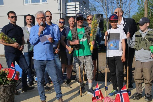 Folkefest for vegen gjennom Elvadalen
