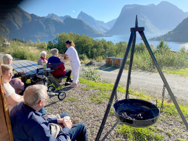 Sommaren varer lenge på Sæbø