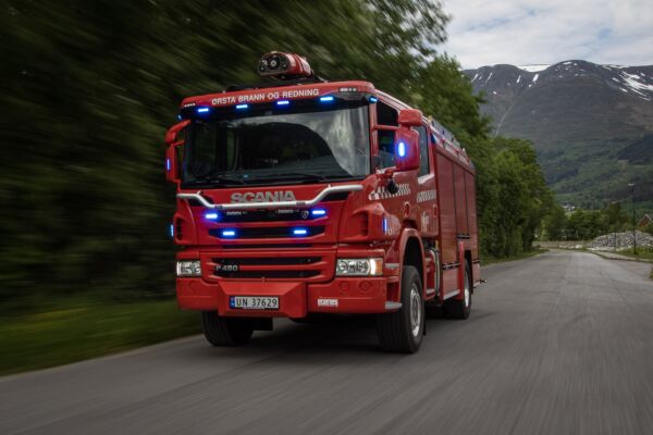 Brann i terreng i Ulstein