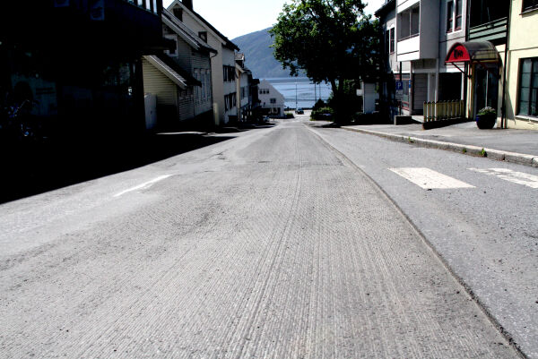 Legg ny asfalt i Storgata