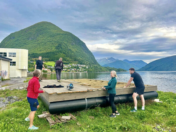 – Berre å leite fram badekleda!