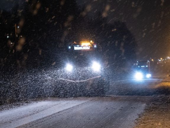 Åtvarar mot svært vanskelege køyreforhold