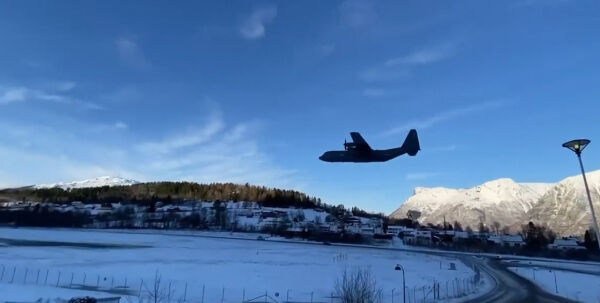 SJÅ VIDEO: Hercules med "nestenlanding"