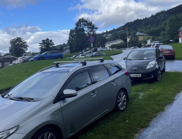 Fleire parkeringsbøter ved Høgskulen