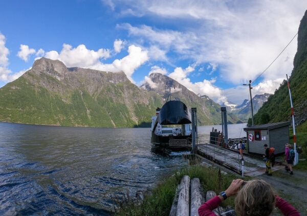Rår til ny fendervegg ved Skår ferjekai