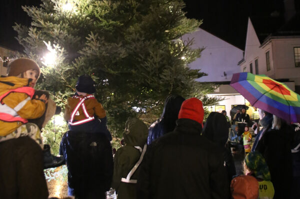 Svært god julestemning trass plaskregn