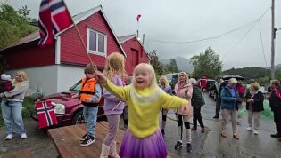 Kongeskipet Norge på besøk i Austefjorden