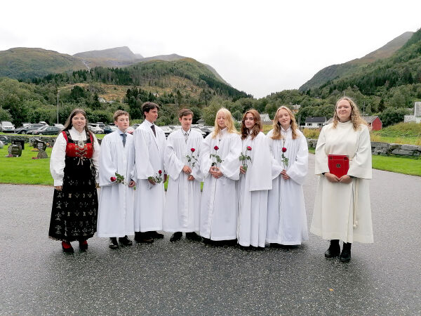 Konfirmantar i Dalsfjord kyrkje
