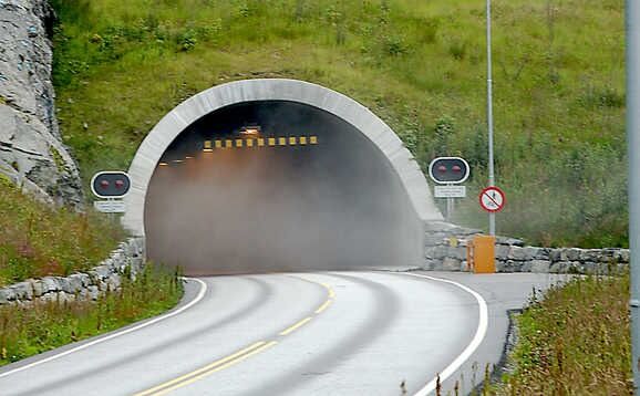Røyk i Eiksundtunnelen