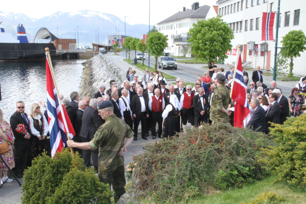 Kransing av Krumsvikbautaen