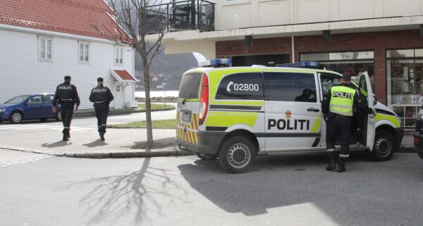 Stal post frå postkasser