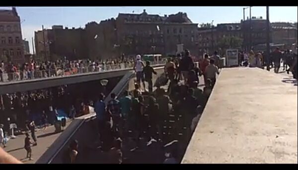 Opplevde opptøyer mellom flyktningar og hooligans