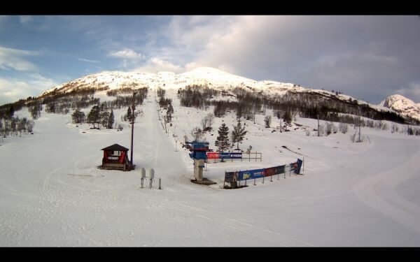 Skisenteret ope i Hornindal