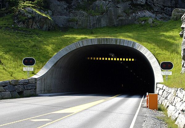 Stengt tunnel, set i gang med ledebilkøyring