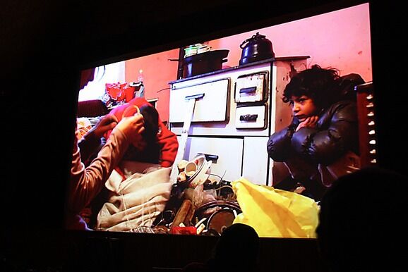 DOKfilm:  Der studentar, filmskaparar og lokalbefolkning møtast