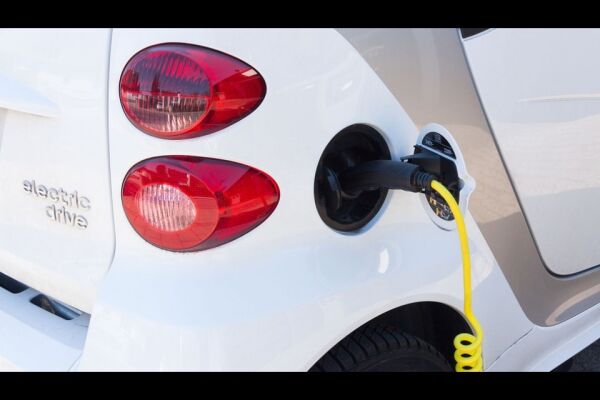 Tesla vil byggje ladestasjon i Volda