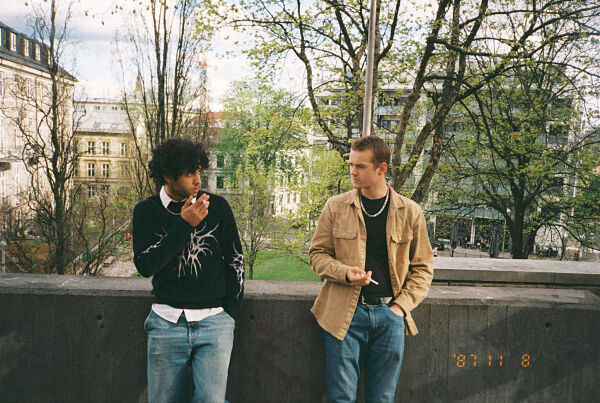 Lys, kamera – Khaled!