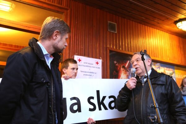 Høie møtt med krav om akuttkirurgi