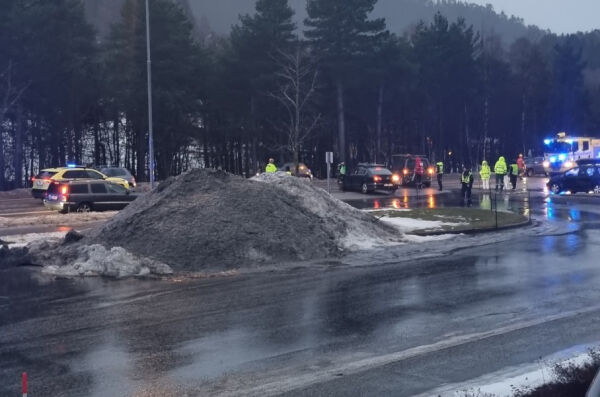 Ein person til sjukehus etter trafikkulukke i Furene