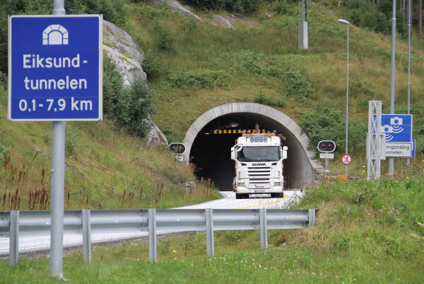 Bilberging i Eiksundtunnelen