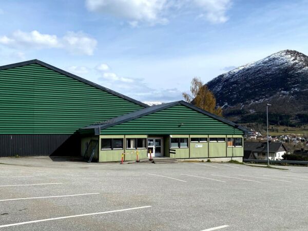 Ber formannskapet utsetje sak