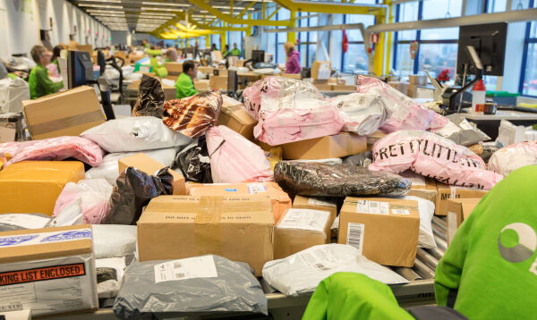 129.000 uleverte pakkar på Posten