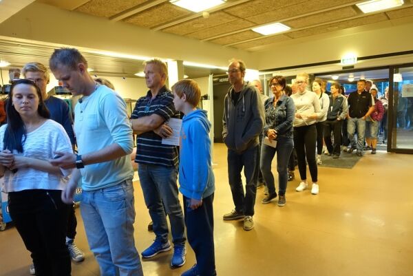 Lang kø for å stemme i Ørsta