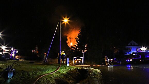 Ørsta: Hus gjekk opp i flammar