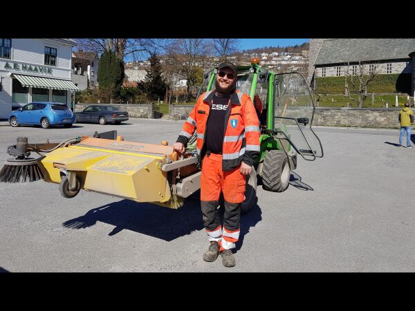 Vårreingjering av gatene i Volda