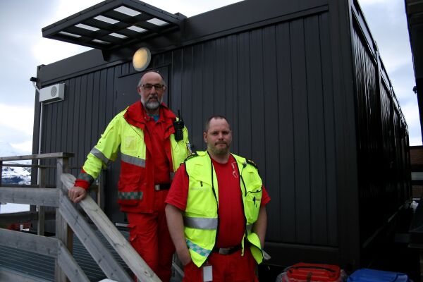 Må ut av brakka