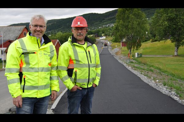 Nylagt asfalt på fortauet