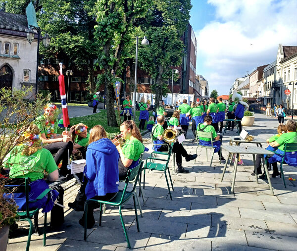 Medalje til Vartdalsstranda Generasjonskorps