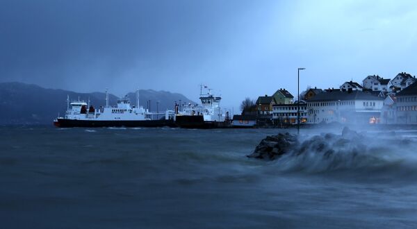 Tor tek grep, men ferjene på Voldsfjorden går