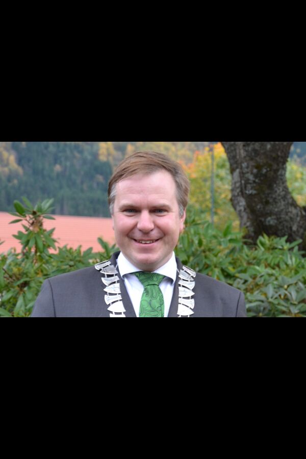 - Inviterer til bru-konferanse