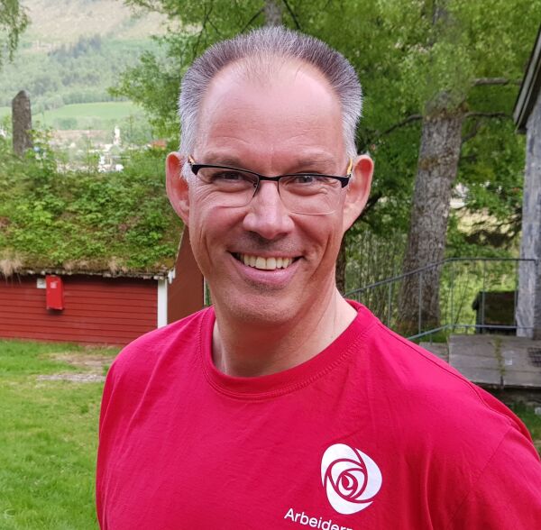 Vil halvere ferjebillettprisen