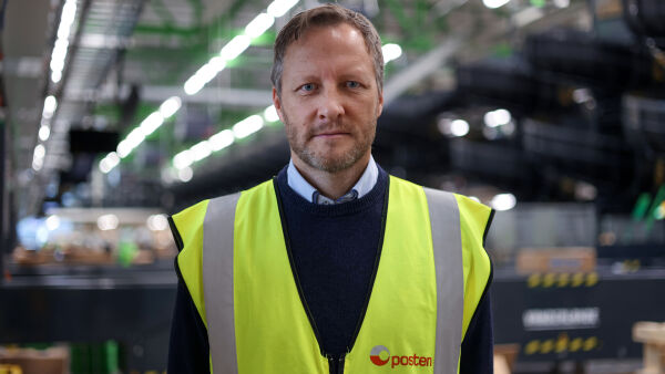 Posten stansar all annonsering på Facebook