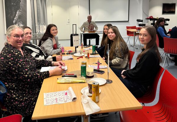 Elevar fekk oppleve frivillig arbeid på bingo
