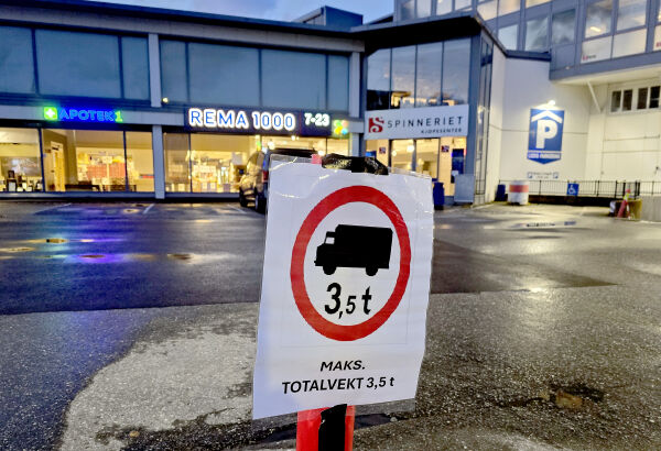 Vektrestriksjonar på parkeringsplass
