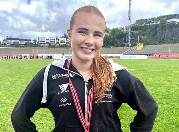 Gull og ny pers til Pia