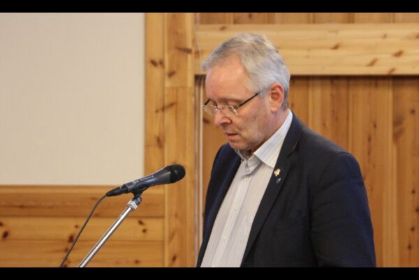 Vil setje Nordøyvegen på vent