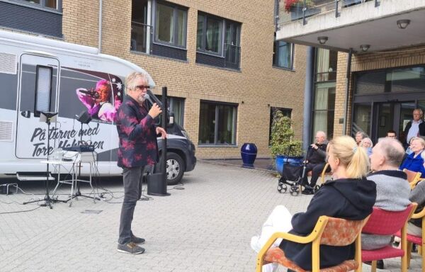 Ole-Ivars kjendis på Omsorgssenteret